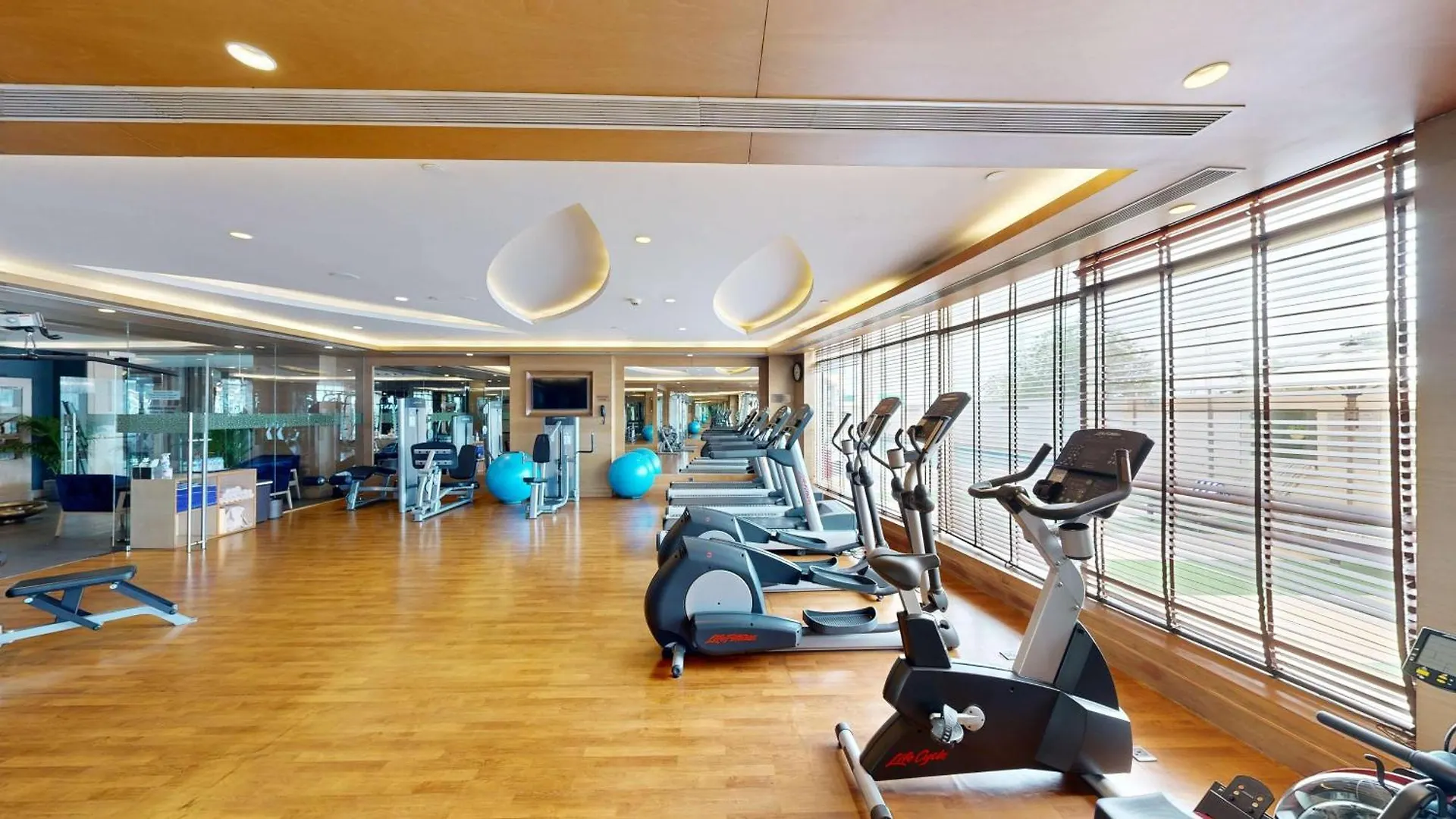 Radisson Gurugram Udyog Vihar Hotel Gurgaon 5*,