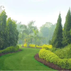 4* Resort Surjivan
