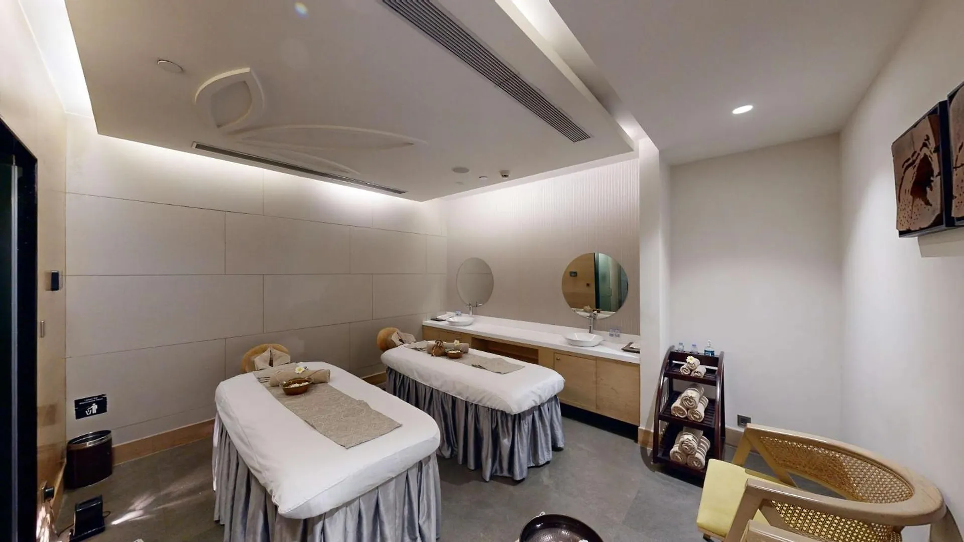 Hotel Radisson Gurugram Udyog Vihar Gurgaon