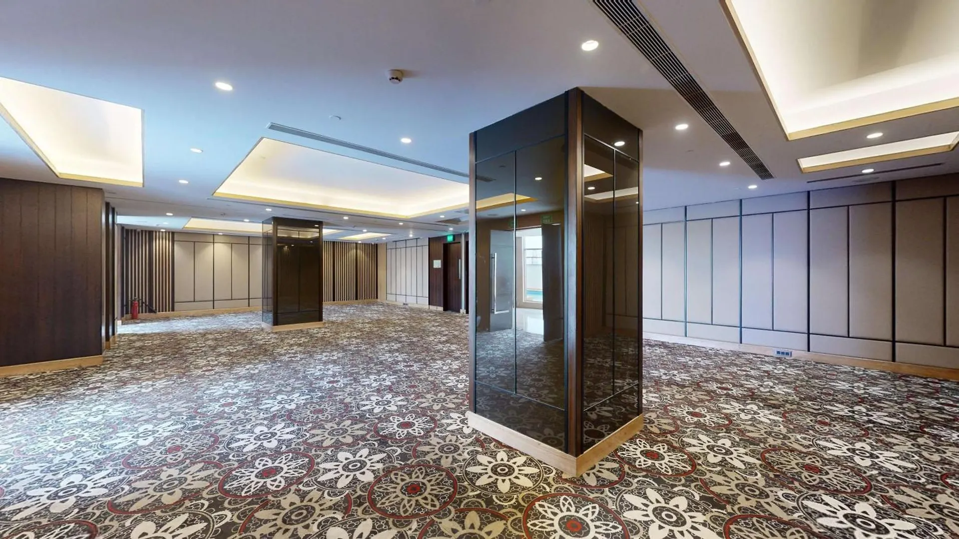Hotel Radisson Gurugram Udyog Vihar Gurgaon